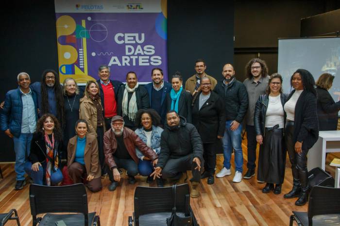 Anúncio de R$ 200 mil, livros para a biblioteca e incubadora de economia criativa ocorreu durante cerimônia que oficializou a retomada do espaço multifuncional