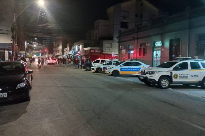 Fiscalizações ocorreram com apoio da Brigada Militar e visam segurança e ordem urbana