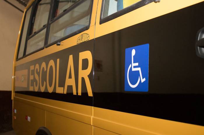 Ônibus escolar começará mais cedo a conduzir os passageiros