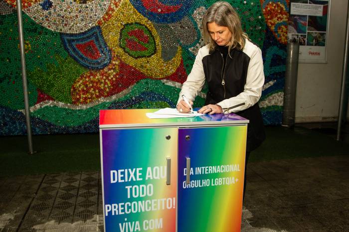 Iniciativa da Prefeitura convida a população a “guardar os preconceitos no armário”