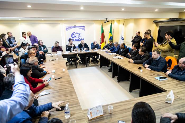 Em reunião na Azonasul, governo do Estado acolheu demandas emergenciais para recuperação dos estragos causados pelas chuvas e anunciou apoio com maquinários