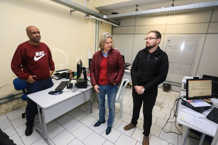 Prefeita Paula Mascarenhas visitou os servidores da secretaria e apresentou o novo gestor