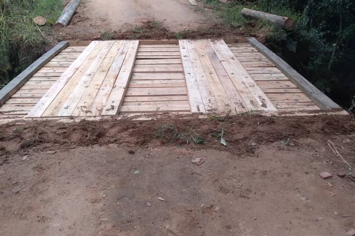 Foram recuperadas duas estruturas de madeira na área urbana e 13 na zona rural, além da substituição de uma de madeira por bueiro de concreto
