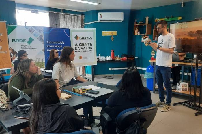 Sob coordenação do Cetep, formação foi direcionada a professores líderes dos Clubes de Robótica e Computação Criativa da rede municipal de ensino