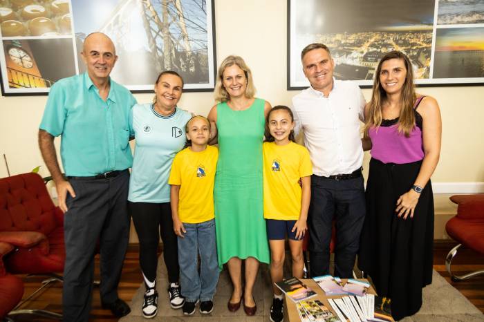 Prefeita Paula recebeu as gestoras do projeto ABC da Bola com as Meninas. Iniciativa irá beneficiar 60 meninas da rede pública de ensino com polos em Pelotas e Rio Grande