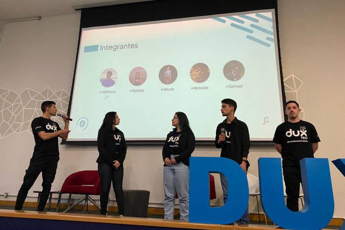Cinco grupos de Pelotas, com 18 jovens, se apresentaram na cerimônia que ocorreu em Porto Alegre. Iniciativa de prevenção à violência por meio da qualificação empreendedora integra o Pacto Pelotas pela Paz