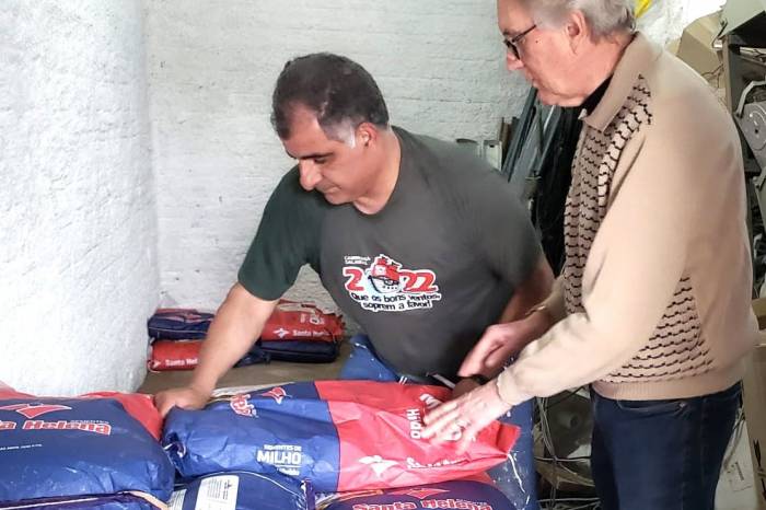 Os 313 sacos de sementes foram recebidos na sede da Secretaria de Desenvolvimento Rural