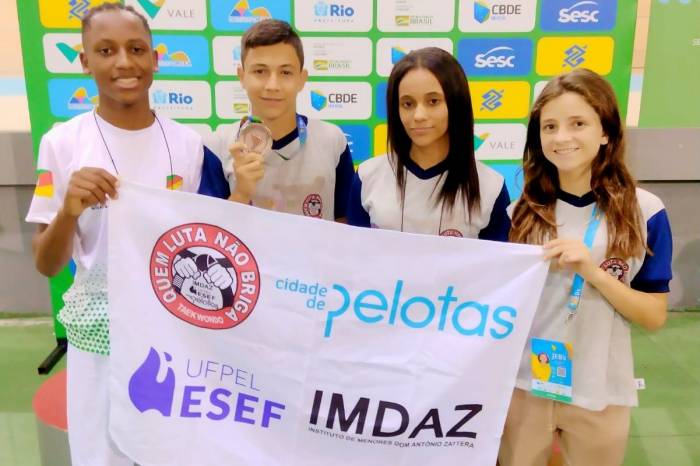 Quatro atletas do projeto da Prefeitura de Pelotas representaram a seleção gaúcha de Taekwondo nos Jogos Escolares Brasileiros (JEBs) no Rio de Janeiro