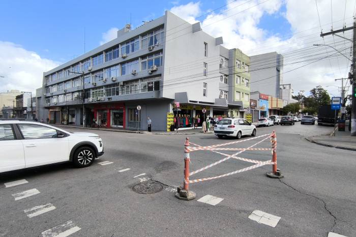 Trânsito será interrompido para obra devido a risco de afundamento da pavimentação. Transporte coletivo fará trajeto diferenciado