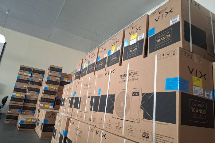 Os 650 aparelhos somam um investimento de R$1,9 milhão para a rede municipal de ensino