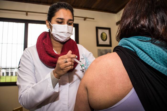 A ação desta quarta-feira (25) será destinada para aplicação da segunda dose em pessoas de 18 a 59 anos, com comorbidades conforme o Plano Estadual de Vacinação, que receberam a primeira dose da AstraZeneca no dia 25 de maio