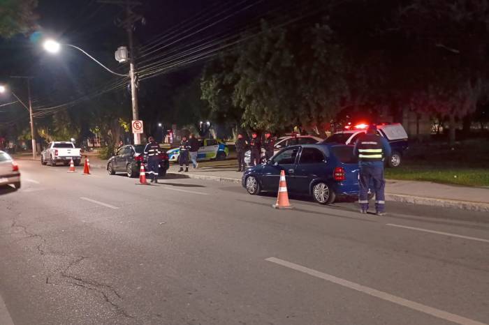 Ações realizadas em diversos bairros e vias da cidade resultaram em 78 abordagens e 43 autos de infração
