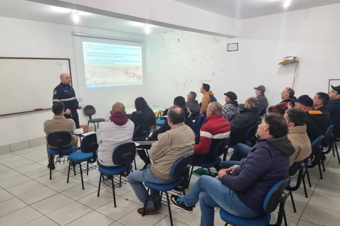 Dezessete profissionais acompanham conteúdo ministrado por servidores das secretarias de Transporte e Trânsito e de Desenvolvimento, Turismo e Inovação