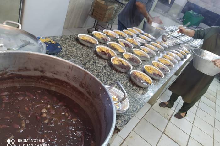 Serão distribuídas mais de mil refeições à população carente do município. Comunidade pode doar para ampliar a ação