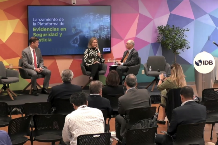 Prefeita apresentou a experiência exitosa com o Pacto Pelotas pela Paz no lançamento da Plataforma de Evidências em Segurança Pública do BID, em Washington, capital americana