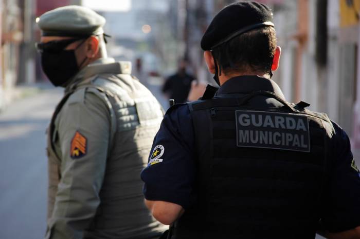 Duas pessoas foram presas durante as ações que visam ao cumprimento de Decretos Municipais e à prevenção ao coronavírus