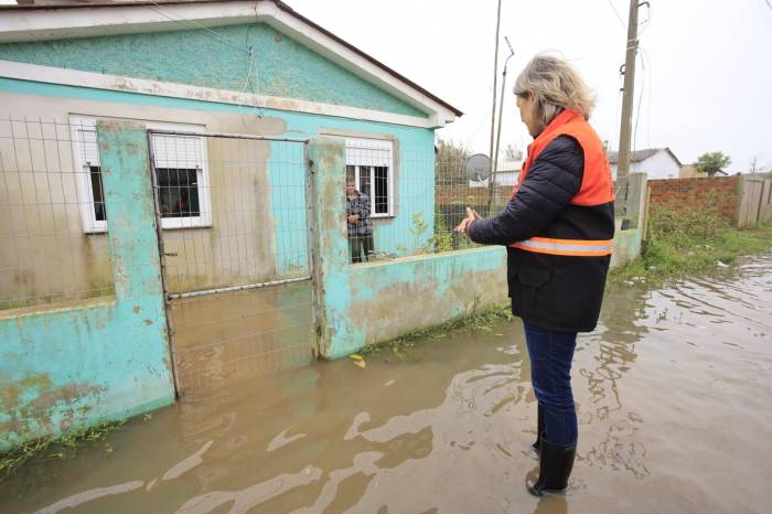 Devido à elevação no nível da Lagoa, 76 pessoas seguem fora de casa. Equipes atuam no atendimento da população