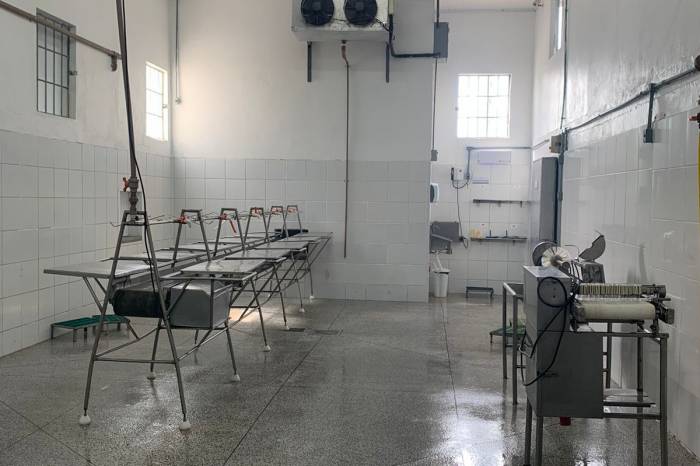 Inspeção e fiscalização sanitária e industrial são específicas para abatedouros e agroindústrias de produtos de origem animal