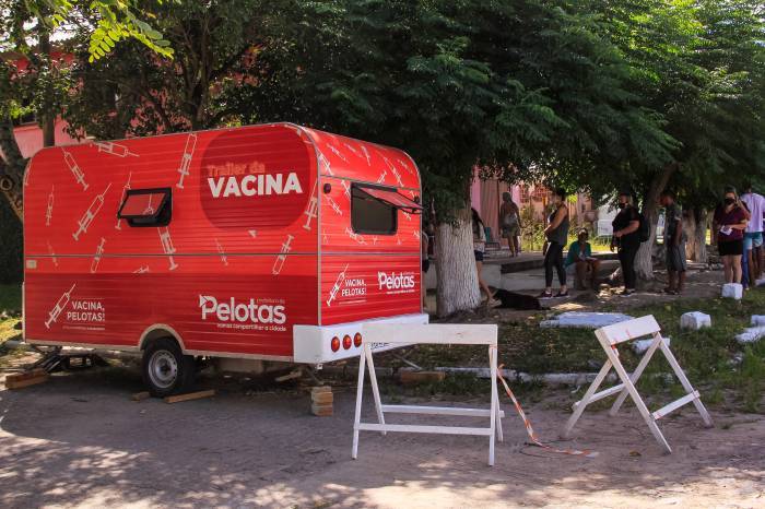 Unidade móvel de imunização vai passar pelos bairros Umuharama, Fragata, Três Vendas e Centro, entre os dias 24 e 28