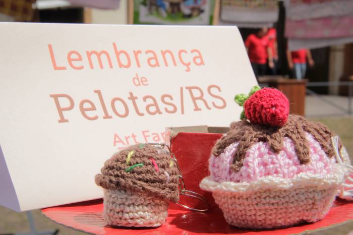 A Feira ocorre aos domingos no canteiro central da avenida Bento Gonçalves. As inscrições iniciam-se na segunda-feira e vão até o dia 26
