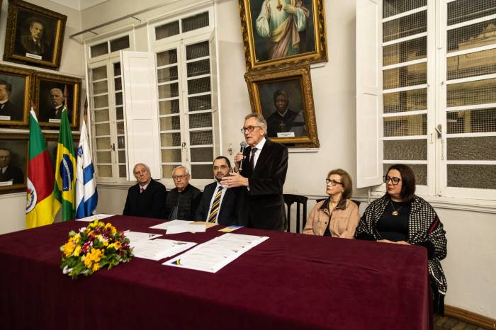 Entidade centenária oferece serviço público de ensino e tem parceria com o Município
