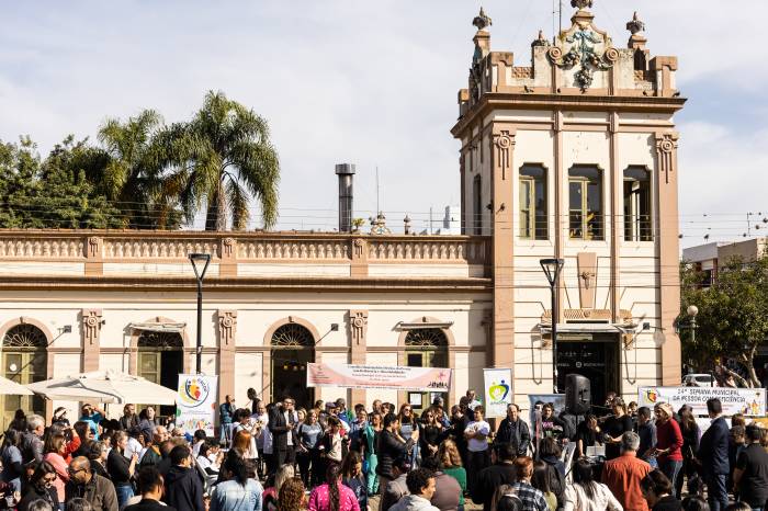 Cerimônia realizada no Largo do Mercado Central reuniu autoridades e instituições. Programação estende-se até o próximo dia 28