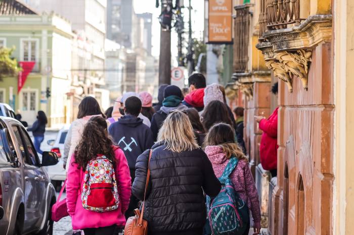 Primeiro dia de atividades da programação reuniu mais de mil estudantes. Evento segue até domingo (21)