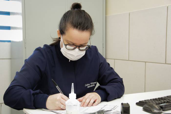 Leis autorizam  contratações de profissionais da saúde e assistência social, além de alteração no valor da remuneração dos médicos plantonistas em UTIs