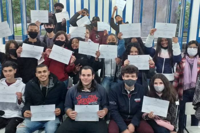 Projeto Escalada, do Mapa de Oportunidades, desenvolveu no mês de junho um curso para formação para primeiro emprego com 48 jovens. Documentos foram emitidos na ação, que integra o Pacto Pelotas pela Paz