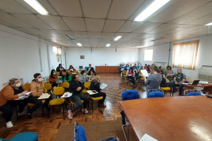 Técnicos da Secretaria de Assistência Social se reuniram com 13 instituições parceiras, para retomar contato e projetar ações