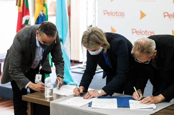 Em acordo histórico entre Prefeitura de Pelotas e a empresa Equatorial Energia, nova administradora da CEEE-D, a dívida municipal, no valor total de R$ 156.671.607,28, será paga em 240 parcelas