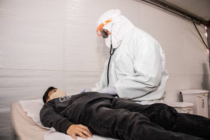 Falta de médicos para ampliação de leitos motivou o fim da estratégia para atendimento exclusivo de pacientes suspeitos ou confirmados para coronavírus