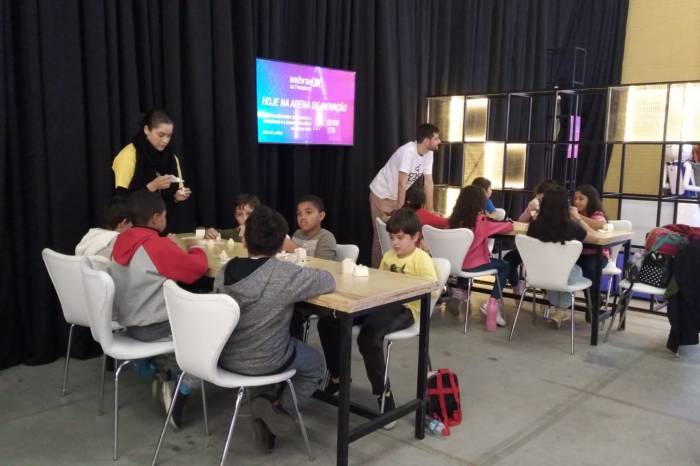 45 alunos das Emefs Balbino Mascarenhas e Bruno Chaves participaram da oficina ofertada pelo Criar-Lab na Arena Sebrae X em parceria com o Centro Tecnológico Educacional da Smed