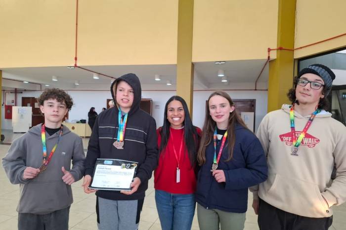 Cinco estudantes foram medalhistas na etapa regional da OBMEP e um também conquistou medalha na etapa nacional