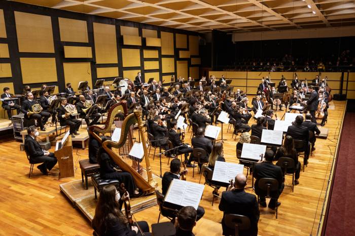 Apresentação será no Theatro Guarany, e os ingressos podem ser trocados por um quilo de alimento