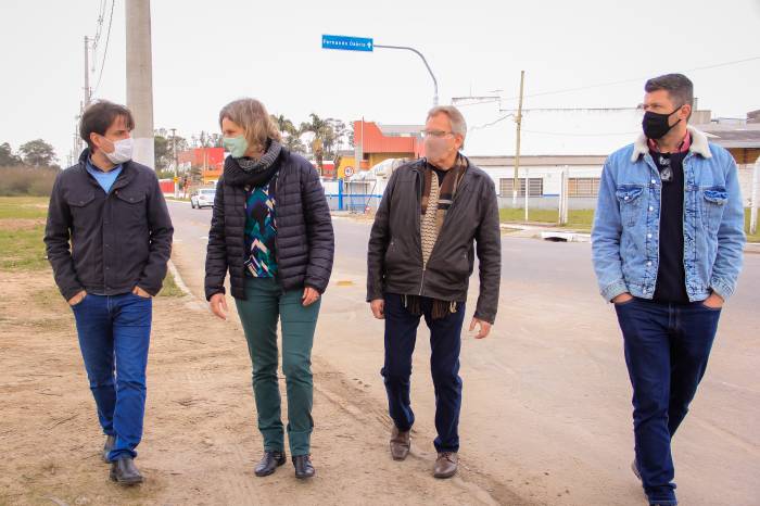 Prefeita visita o trecho, que complementa a infraestrutura da avenida entre a Fernando Osório e a BR-116, para entregá-lo a comunidade nesta quarta-feira