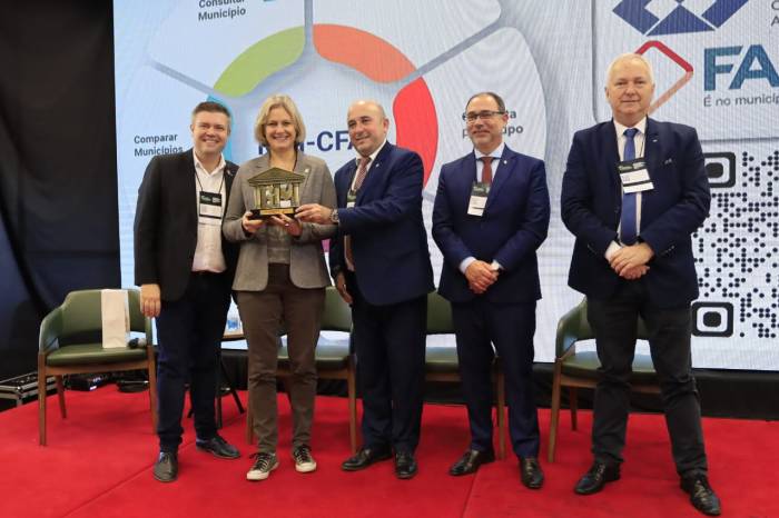 A premiação aconteceu na 41ª edição do Congresso de Municípios promovida pela Famurs