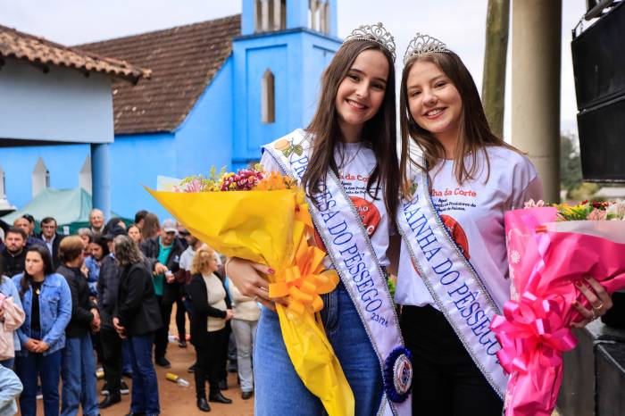 Representantes das colônias Santo Antônio e Vila Nova, 7º distrito, Quilombo, formam a corte da 10ª Quinzena do Pêssego de Pelotas