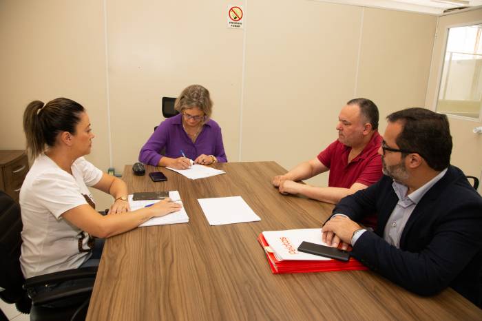 O pagamento do benefício aos servidores será realizado por empréstimo bancário. A redução do retorno do ICMS, determinada em lei federal, e o aumento de despesas obrigatórias agravaram equilíbrio das contas municipais