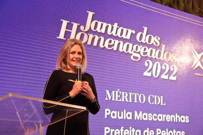 Prefeita recebeu o prêmio Mérito CDL, no Jantar dos Homenageados, evento promovido pela Associação Comercial de Pelotas em parceria com a entidade