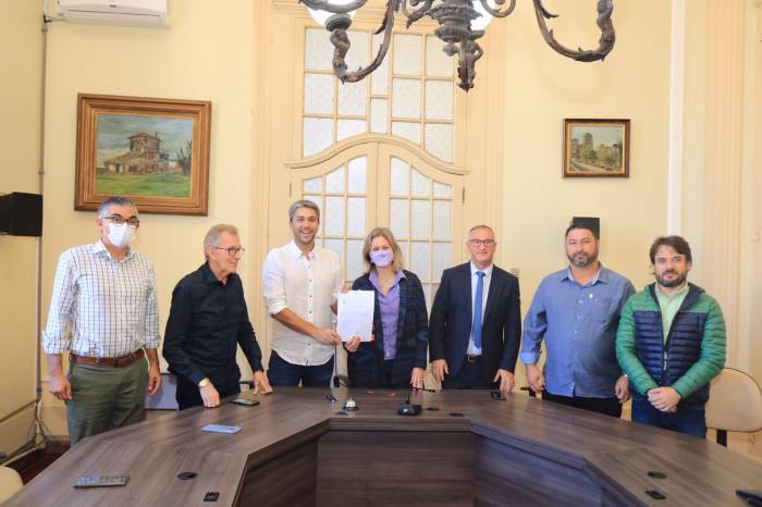 Avenida Félix Caputo, na Vila Jacob Brod, e a rua Gonçalves Chaves, no centro, serão contempladas com requalificação e novo pavimento asfáltico