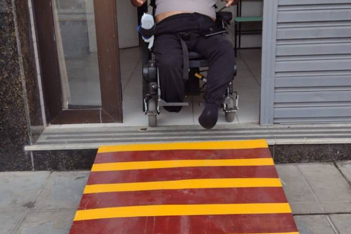 Local conta com nova rampa e estacionamento para pessoas com deficiência