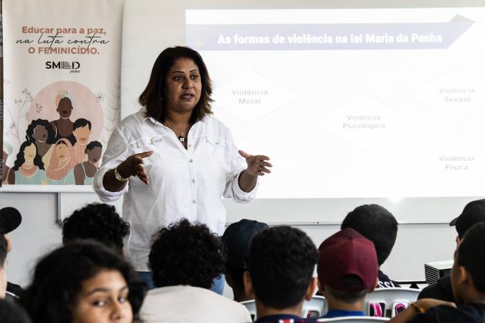O programa Maria da Penha vai à Escola tem como objetivo educar e prevenir as violências contra as mulheres