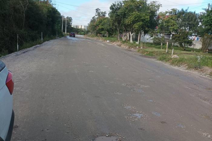 Redes de drenagem e reforços da base e sub-base estão em finalização na via do bairro Fragata