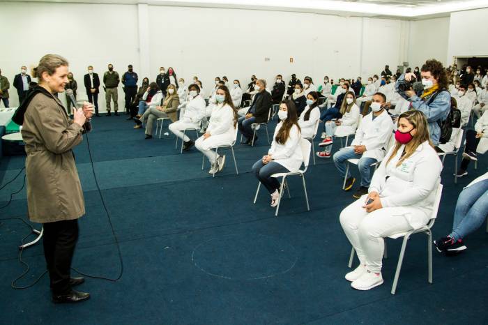 Prefeita Paula Mascarenhas acompanhou a ação desta quarta-feira, destinada à imunização de jovens com 21 anos ou mais