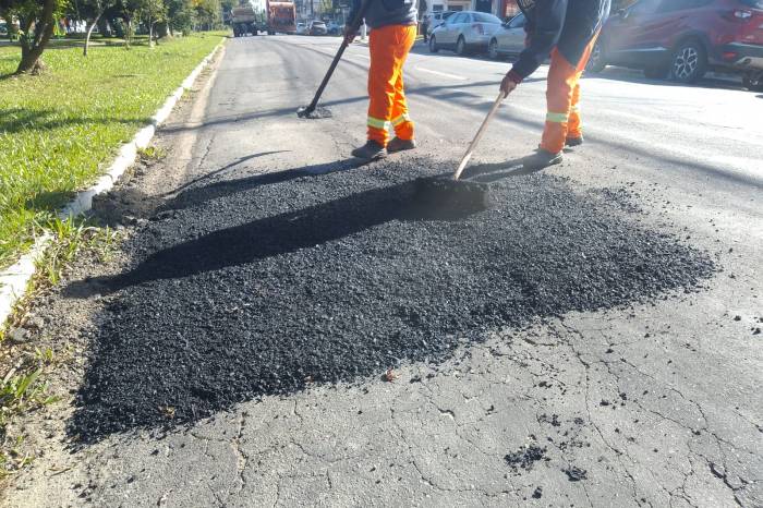 Equipes atuam em quatro vias dessas macrorregiões. Obra de requalificação no entorno do Carrefour deve ser concluída na quarta-feira.