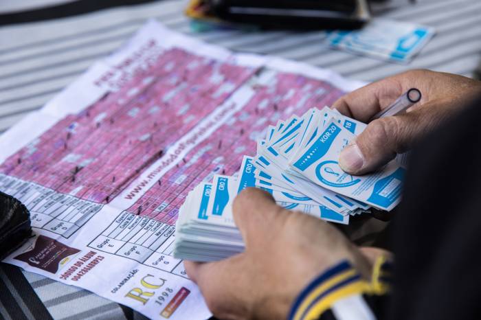 Nesta sexta-feira (14) e sábado (15), das 9 às 18h, no pátio 3, crianças e adultos se encontrarão para trocar figurinhas do álbum da Copa do Mundo