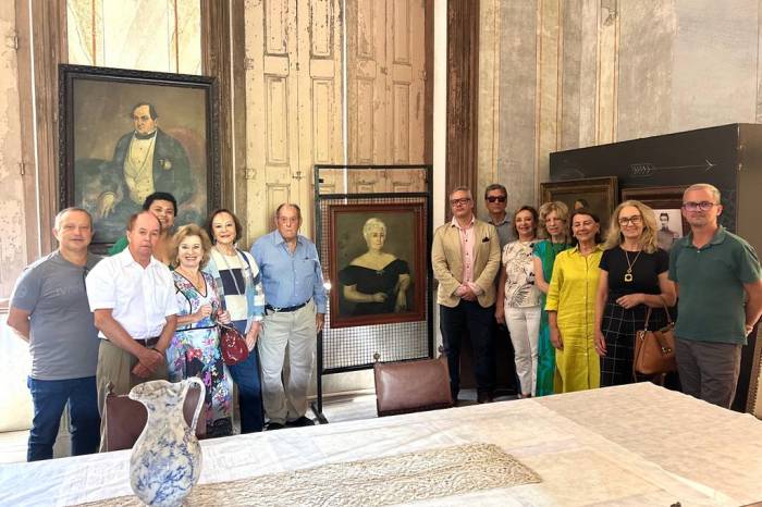Acervo da Baronesa será enriquecido com mais duas obras, de Dona Sinhá e Maria Celia “Turquesa”, que foram entregues por Oswaldo Antunes Maciel em visita a Pelotas