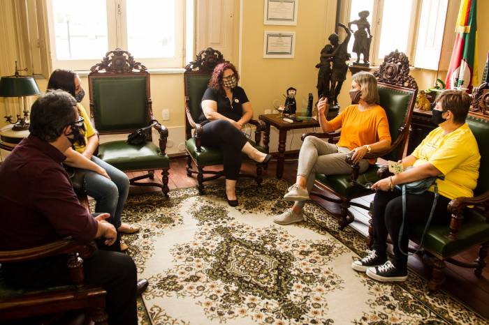 Criação de uma legislação única, que reorganize a gratificação de professores de alunos com deficiência, foi discutida no encontro