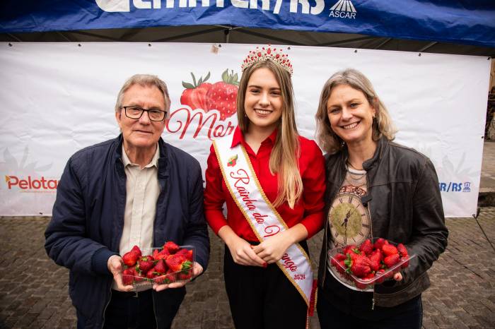 Até o final do ano, produtores da fruta estarão com bancas em diferentes bairros da cidade para comercialização in natura e também em forma de doces e cucas